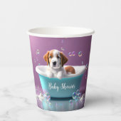 Niedlicher Welpe in einer Badewanne mit Seifenblas Pappbecher (Rückseite)