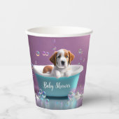 Niedlicher Welpe in einer Badewanne mit Seifenblas Pappbecher (Vorderseite)