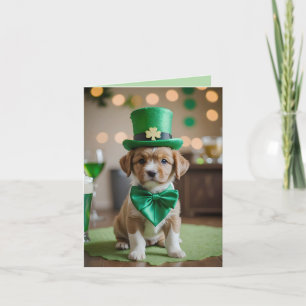 Niedlicher Welpe mit St. Patrick's Outfit in einem Feiertagskarte