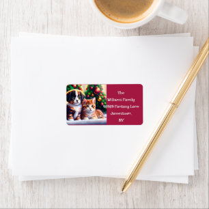 Niedlicher Welpe und Katze unter Weihnachtsbaum Adressaufkleber