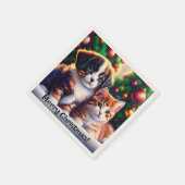 Niedlicher Welpe und Katze unter Weihnachtsbaum Serviette (Ecke)