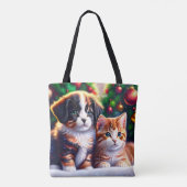 Niedlicher Welpe und Katze unter Weihnachtsbaum Tasche (Rückseite)