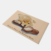 niedlicher Welpen-Retrieve-Hund kuschelend Haussch Fußmatte (Schrägansicht)