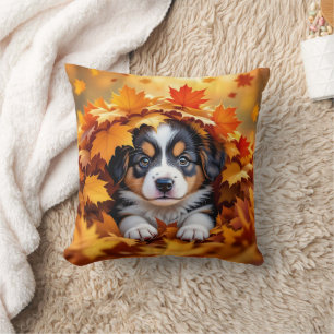 Niedlicher Welpenhund in Herbstlauben Kissen
