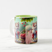 Niedlicher Welpenhund mit Äpfeln, Personalisierter Zweifarbige Tasse (Vorderseite Links)