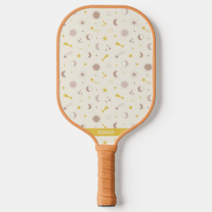 Niedlicher Weltraum Sonnenmond und Sterne auf Crem Pickleball Schläger