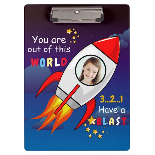 Niedlicher Weltraumraketenschiff vom Geburtstag Klemmbrett (Vorderseite)