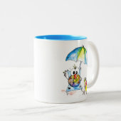Niedlicher Whimsical Bird am Strand Zweifarbige Tasse (VorderseiteRechts)