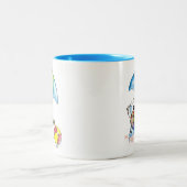 Niedlicher Whimsical Bird am Strand Zweifarbige Tasse (Mittel)