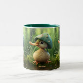 Niedlicher Whimsical Duck Mushroom Hat Personalisi Zweifarbige Tasse (Mittel)
