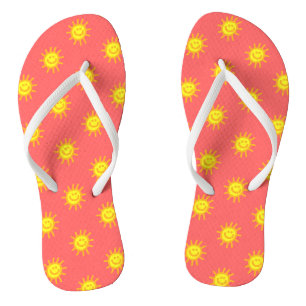 Niedlicher Whimsical Happy Face Sun Coral Beach Badesandalen