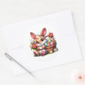 Niedlicher Whimsischer Osterhase mit Korb Runder Aufkleber (Umschlag)