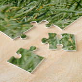 Niedlicher Yorkshire Terrier, der durch Gras läuft Puzzle (Seite)