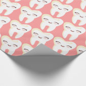 Niedlicher Zahn - Muster auf rosa Geschenkpapier (Ecke)