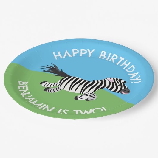 Niedlicher Zebra personalisierter Cartoon Geburtst Pappteller (Schrägansicht)