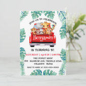 Niedlicher Zoo-Dschungelbaum Traktor Junge Geburts Einladung (Stehend Vorderseite)