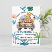 Niedlicher Zoo-Dschungelbaum Traktor Junge Geburts Einladung (Stehend Vorderseite)