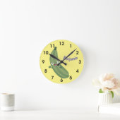 Niedlicher Zucchini-Happy-Cartoon Runde Wanduhr (Zuhause)