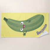 Niedlicher Zucchini-Happy-Cartoon Strandtuch (Vorderseite)