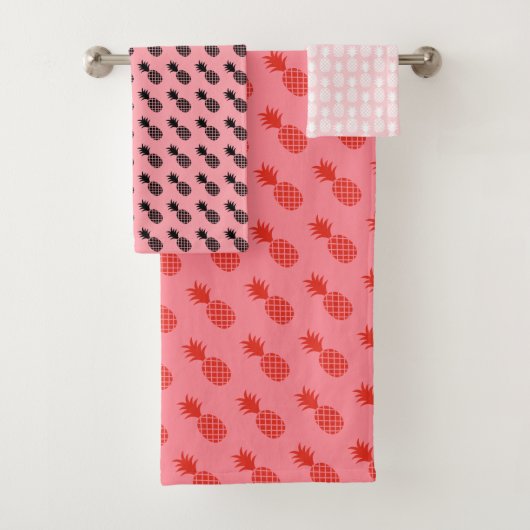Niedliches Ananas-Urlaubsmuster auf rosa Badhandtuch Set (Insitu)