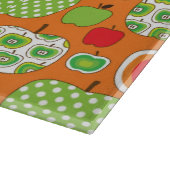 Niedliches Apfelillustrationsmuster Schneidebrett (Ecke)