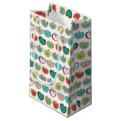 Niedliches Apfelmuster Kleine Geschenktüte (Vorderseite Schrägansicht)
