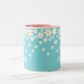 Niedliches Aqua und gelber weißer Daisy-Text Zweifarbige Tasse (Mittel)