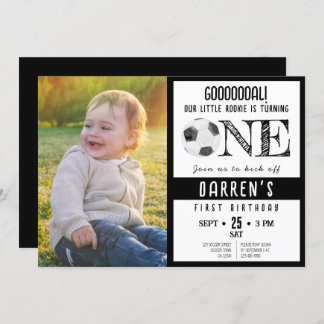 Niedliches Aquarellfußball Foto Schwarz 1. Geburts Einladung