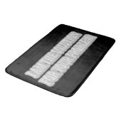 Niedliches Artwork Design über "I AM THE SOLUTION" Badematte (Schrägansicht)