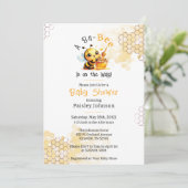 Niedliches Baby auf der Honey Bee Baby Dusche Einladung (Stehend Vorderseite)