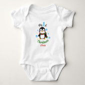 Niedliches Baby Baby's First Christmas Baby Pengui Baby Strampler (Vorderseite)