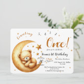 Niedliches Baby Bären schlafen auf dem Mond 1. Geb Einladung (Stehend Vorderseite)