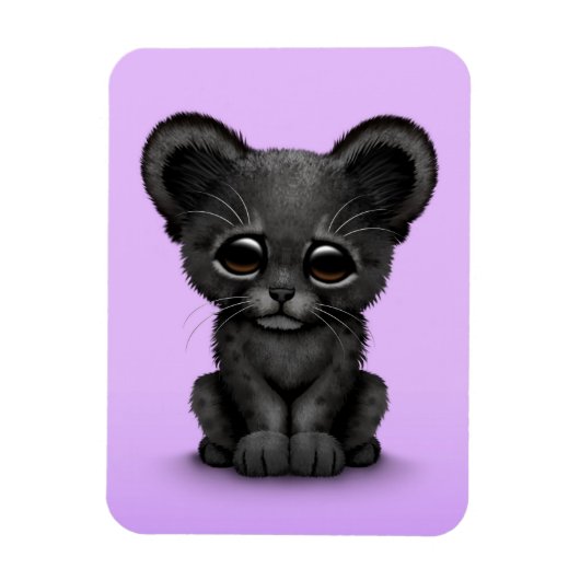 Niedliches Baby Black Panther Cub auf Lila Magnet (Vertikal)