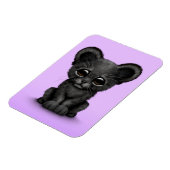 Niedliches Baby Black Panther Cub auf Lila Magnet (Linke Seite)