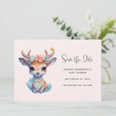 Niedliches Baby Deh mit Antlern und Blume Save The Date (Stehend Vorderseite)