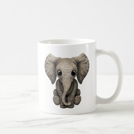 Niedliches Baby-Elefant-Kalb, das sich hinsitzt Kaffeetasse (Rechts)