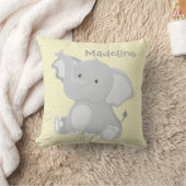 Niedliches Baby Elephant Yellow Polka-Dot Monogram Kissen (Decke)