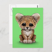 Niedliches Baby Leopard Cube auf Green Postkarte (Vorne/Hinten)