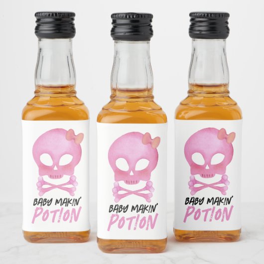 Niedliches Baby Makin' Pop Halloween Babydusche Alkoholflaschenetikett (Flaschen)