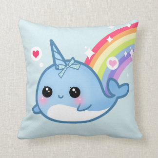 Niedliches Baby narwhal und Regenbogen Kissen