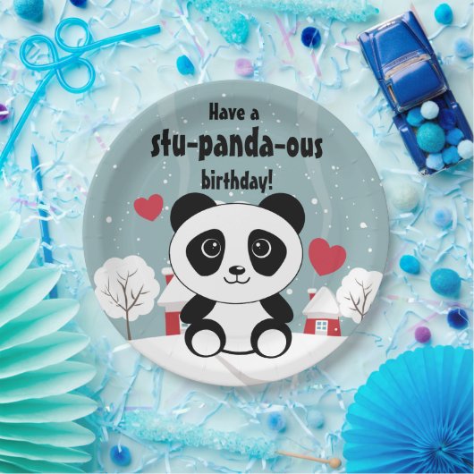Niedliches Baby Panda im Winterschnee grau Pappteller (Party)