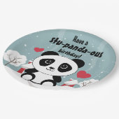 Niedliches Baby Panda im Winterschnee grau Pappteller (Schrägansicht)