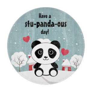 Niedliches Baby Panda im Winterschnee grau Schneidebrett