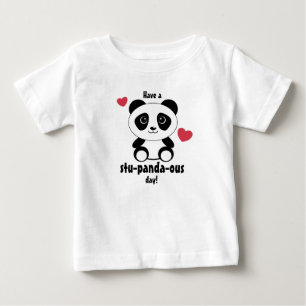 Niedliches Baby Panda im Winterschnee grau T-shirt