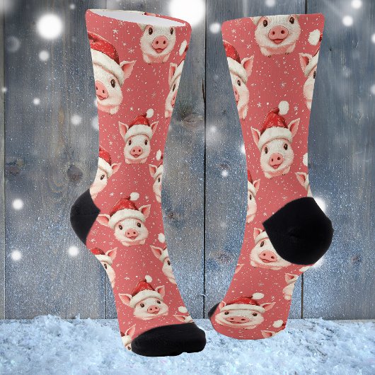 Niedliches Baby Pig in Weihnachtsmannmütze Socken