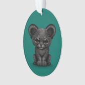 Niedliches Baby-schwarzer Panther CUB auf Ornament (Vorderseite)