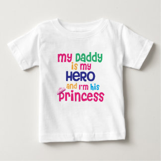 Niedliches Baby Zitat Hero Daddy und Prinzessin Baby T-shirt