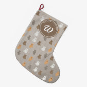 Niedliches Bärenmuster Anfangsmonogramm Großer Weihnachtsstrumpf (Vorderansicht (hängend))