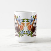 Niedliches Basset Hound Welpe Sitzen mit Blume Kaffeetasse (Mittel)