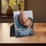 Niedliches benutzerdefiniertes Foto DADDY-Geschenk Fotoplatte<br><div class="desc">Moderne Custom Foto Plaque mit dem Text "Es gibt niemanden, der DADDY ganz ähnlich ist" mit einer Kombination aus Schrift und Sans Typografie und einem niedlichen kleinen Herz. Personalisieren Sie mit dem Namen, von dem es stammt. Diese Plakette würde für jeden besonderen Familienmitglied (Großvater, Onkel, Bruder oder Neffen) funktionieren. Ein...</div>